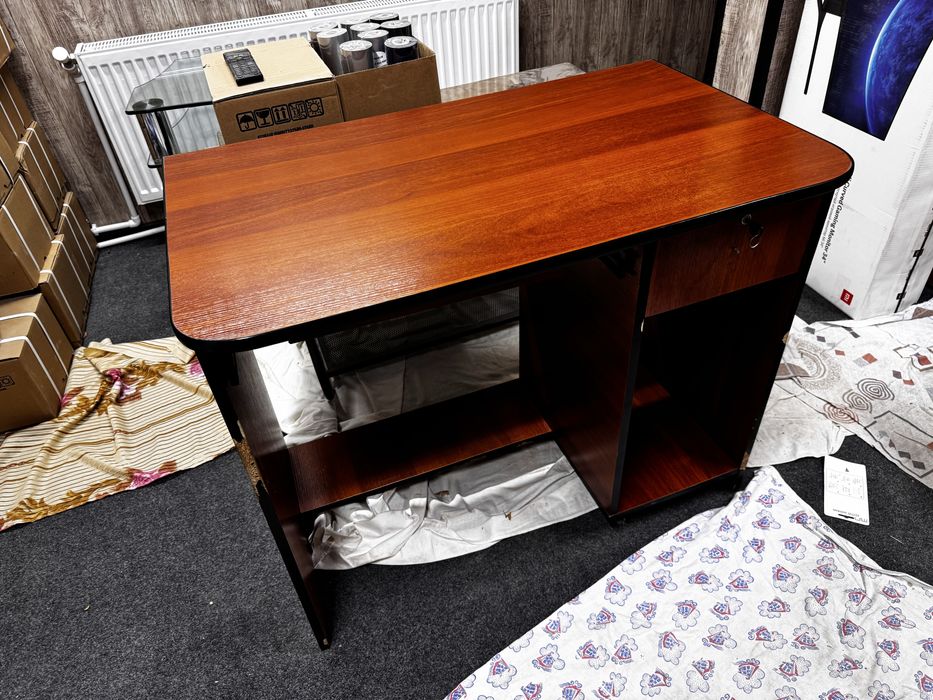 Стол компьютерный в хорошем состоянии