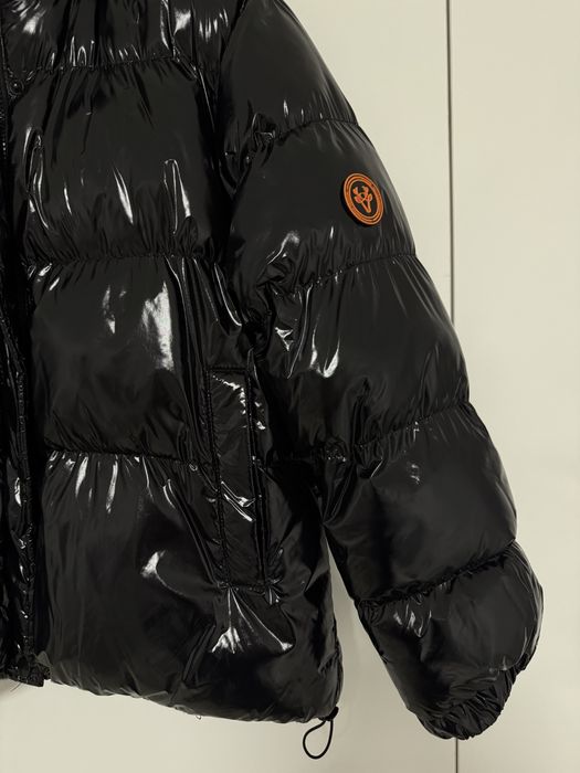 Яке чисто ново