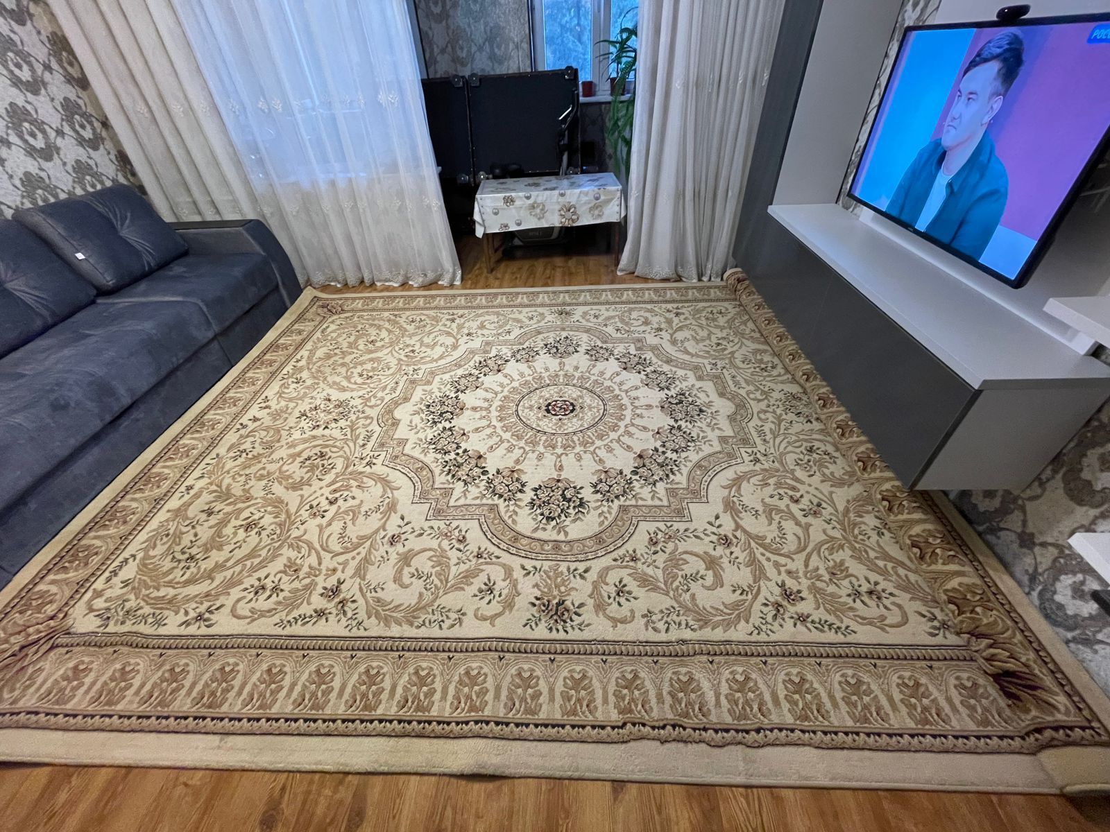 Продам ковёр 400×295