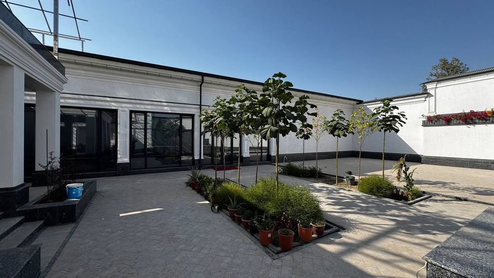 Продается Новый Евро Дом 

Площадью  14  соток

7  комнат

Есть Сауна