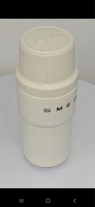 Блендер-бутылка Smeg Style — стильная и удобная для смузи и напитков