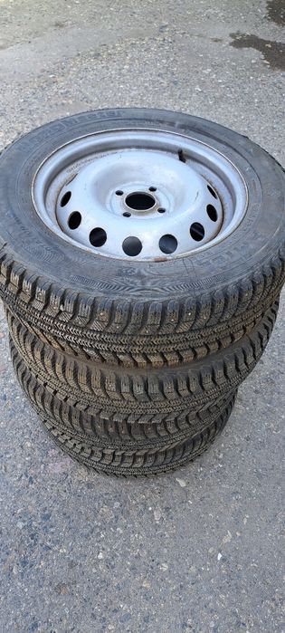 Продаю зимнюю резину.