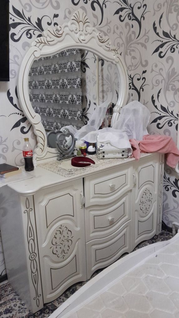 spalniy garnitur sotiladi 400$