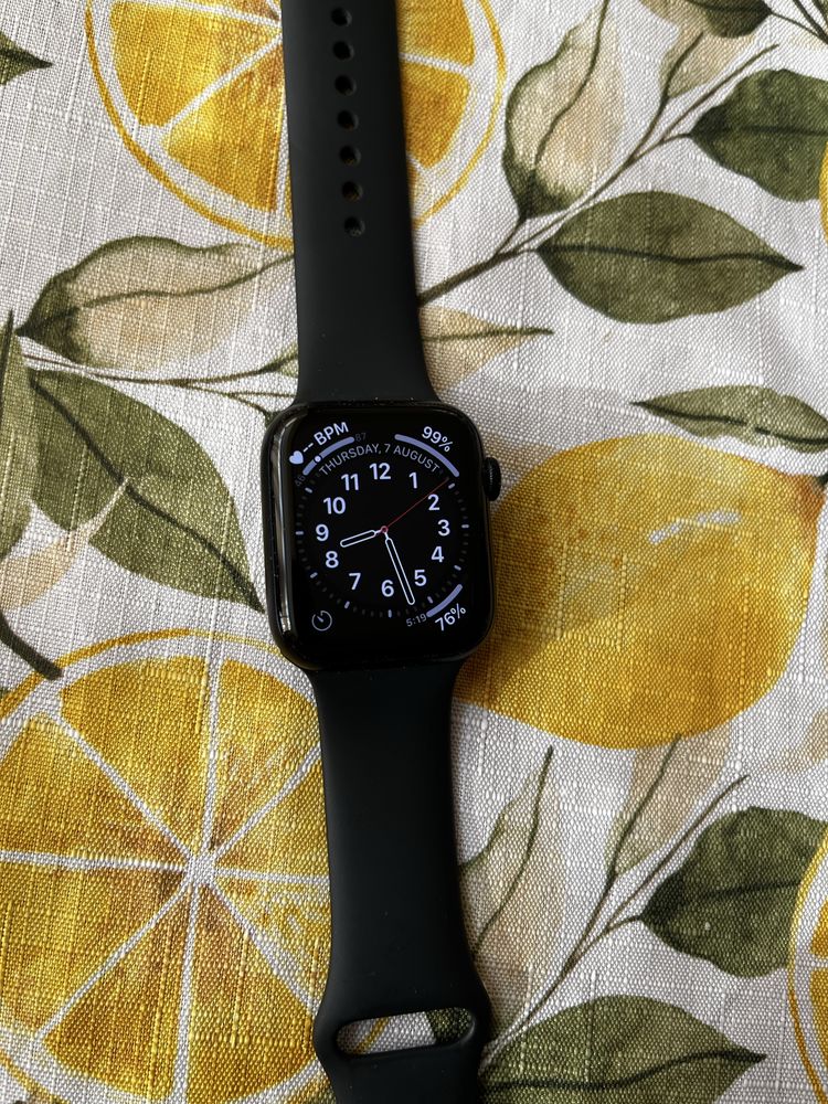 Часовник Apple Watch se 3
