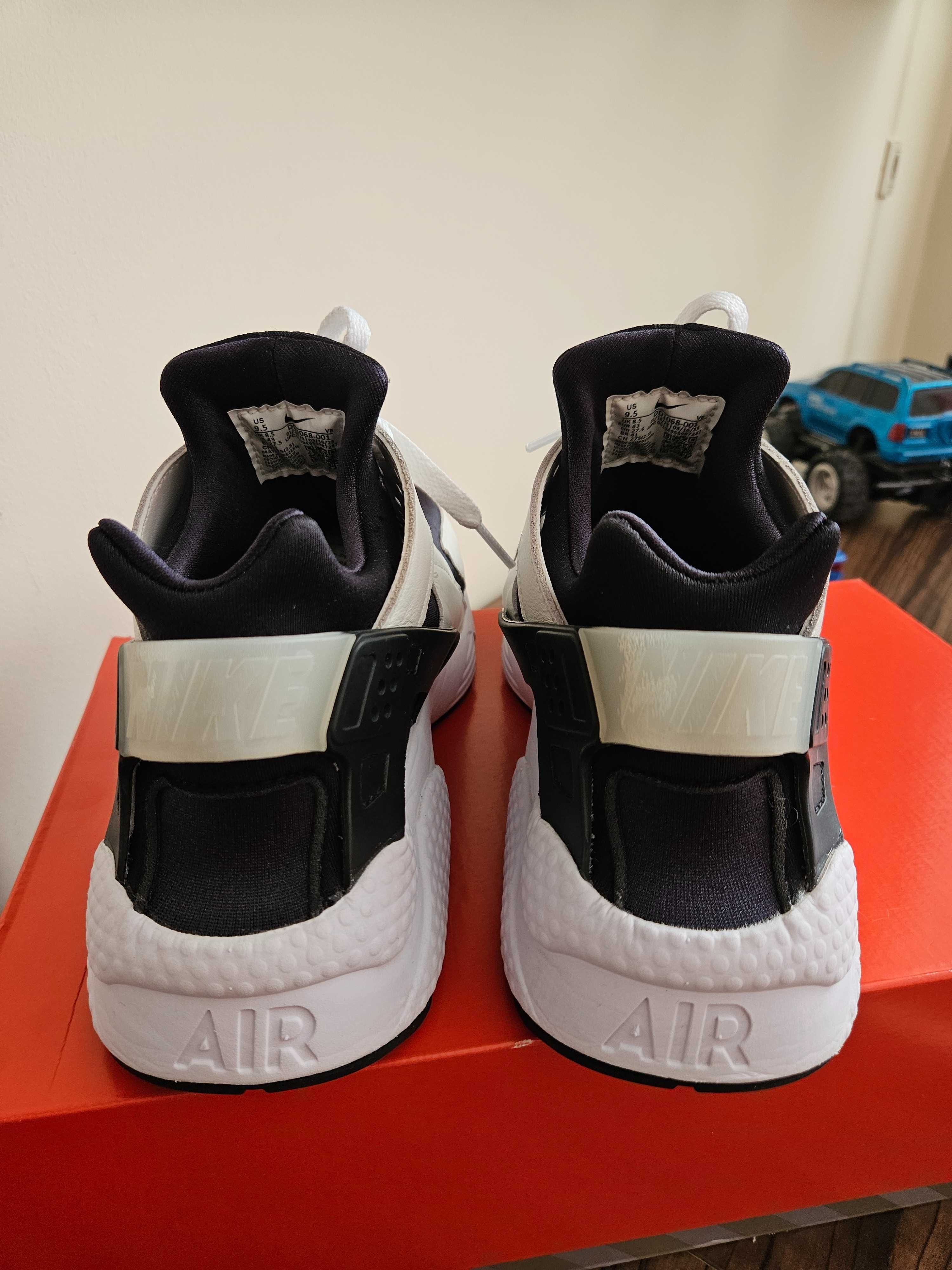 Маратонки Nike Air Huarache - Номер 43 - Цвят Black/White-Black