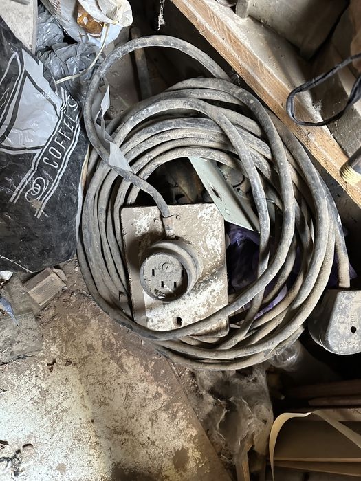 Assalom alekum xarxil narsalar bor kimga qasi bri kerak bolsa