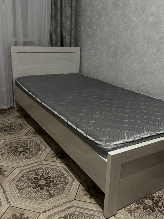 Продается односпальная кровать вместе с матрасом