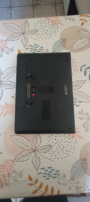 Leptop HP și un Lenovo pentru piese