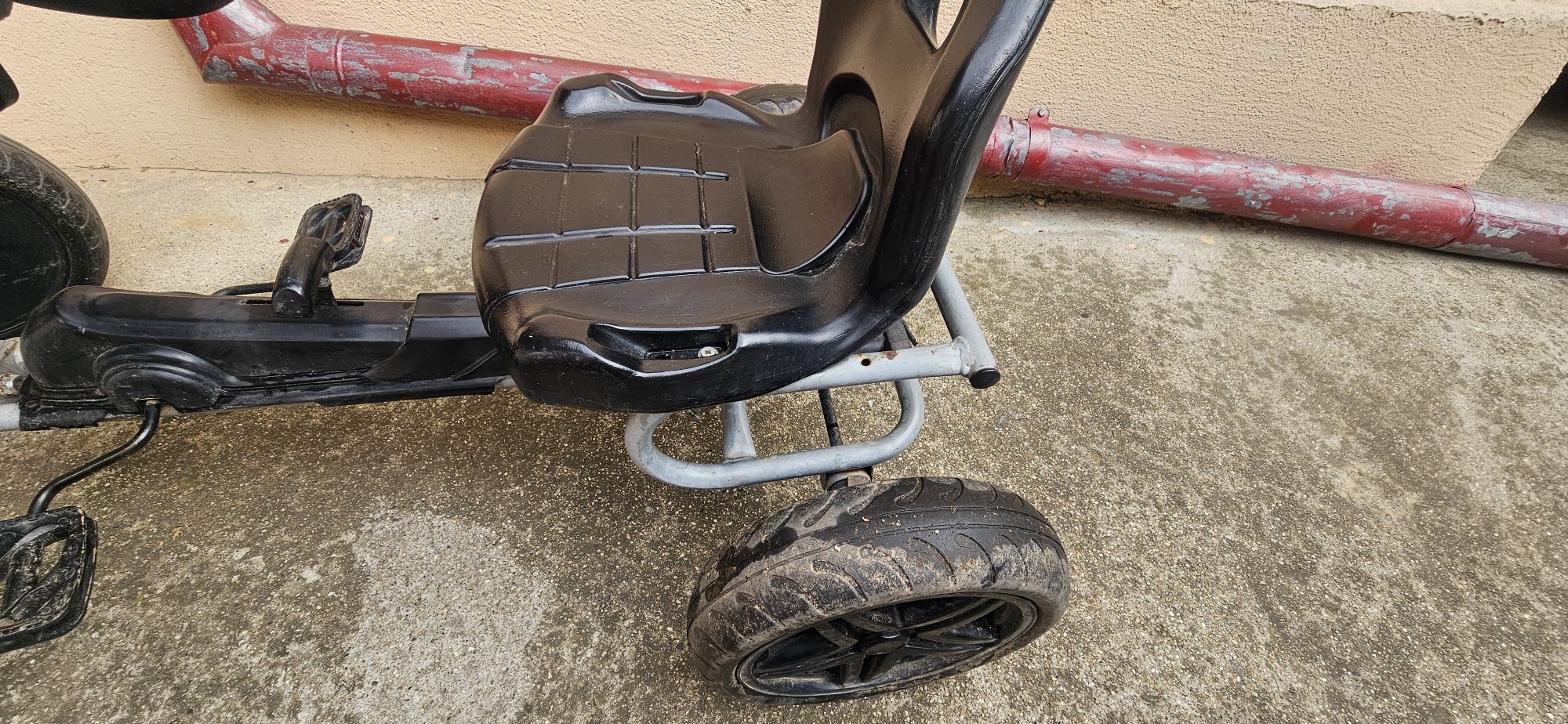 KART CU PEDALE  pentru copiii