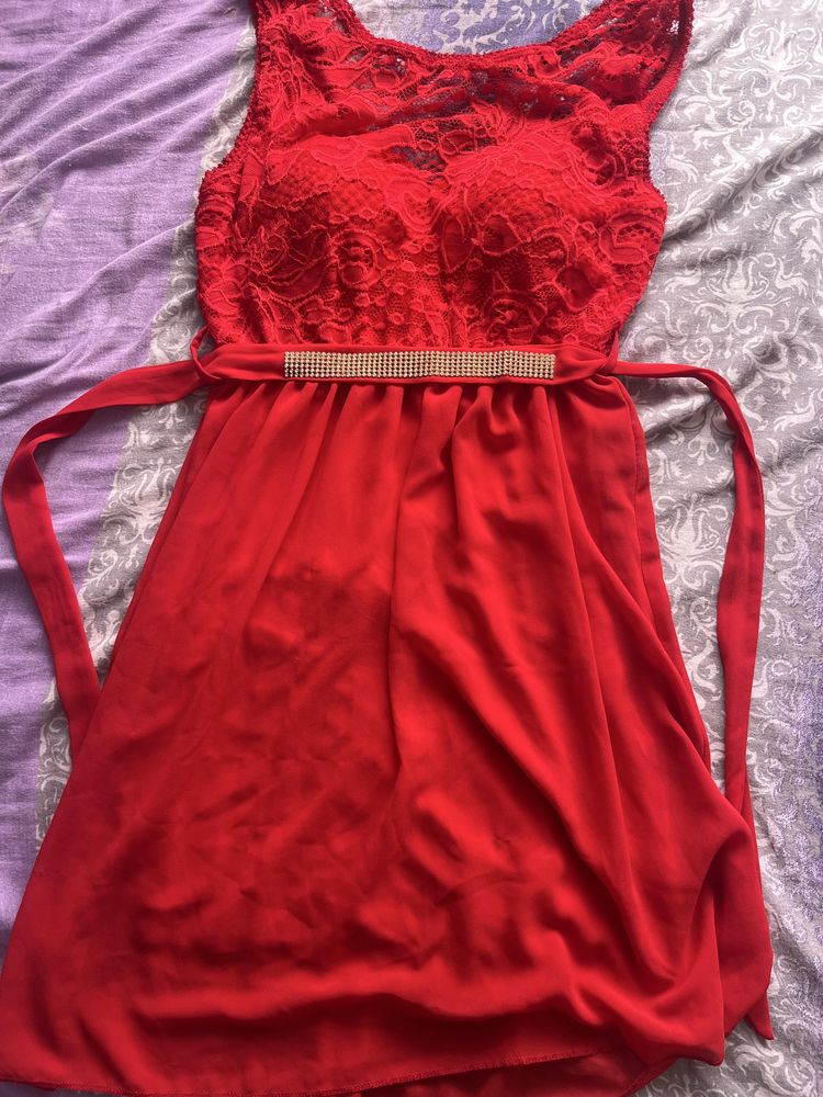 Vând Rochie Rosie