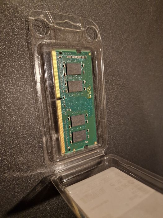 Crucial 16GB DDR4-3200 SODIMM memory module.