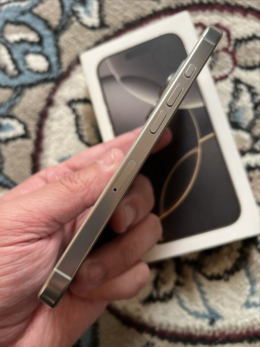 iPhone 16 Pro 256GB Natural Titanium 790$