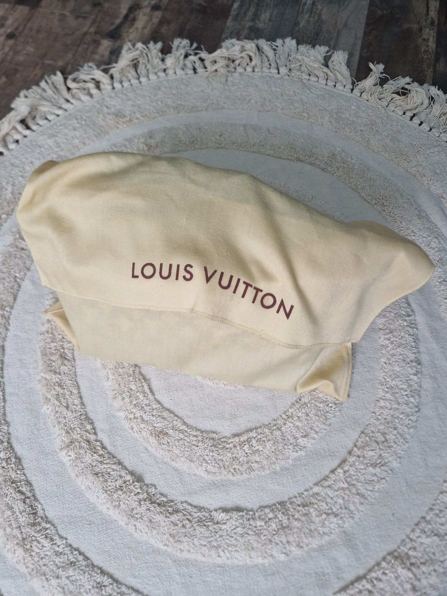 Lui Vuitton Луксозна дамска чанта в кафяв цвят със златисти пайети