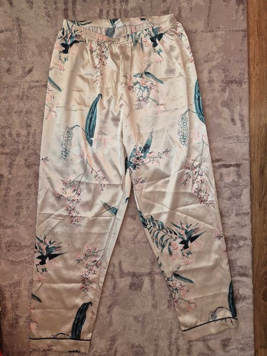 Pijamale satinate de vară și iarnă