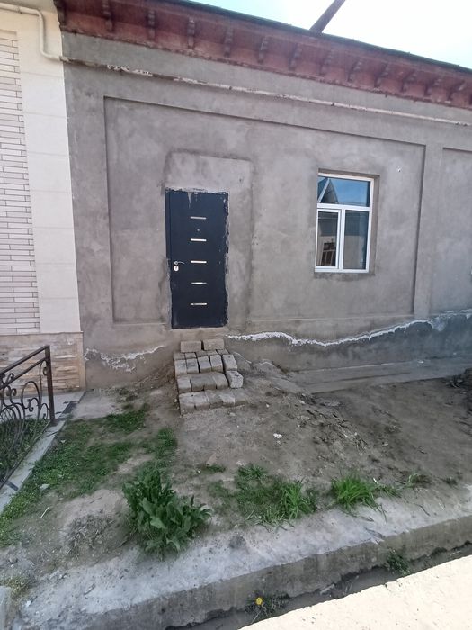 Uy sotiladi srochna