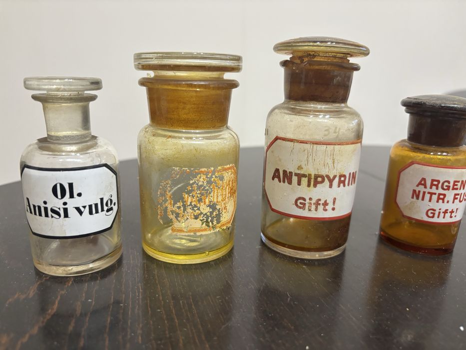 Старинни аптечни стъклени шишета – комплект 8 броя (може и поотделно)