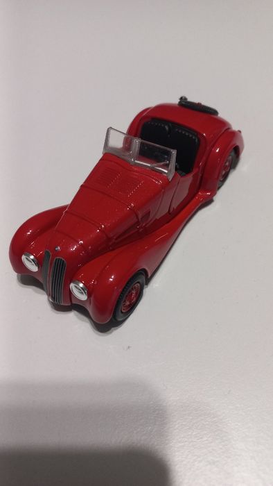 Vând mașinuțe de metal