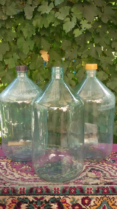 продам бутыли 20 лит 10000 тг 10 лит 6000 тг