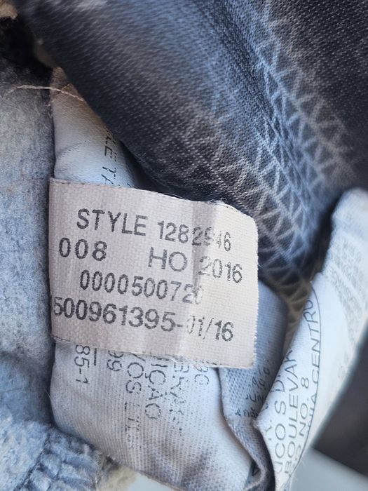 Under Armour суичър – Loose Fit, M размер, черно-сив камуфлаж