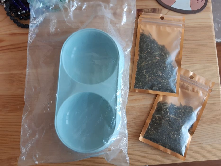 продам новую миску для кошек и мяту