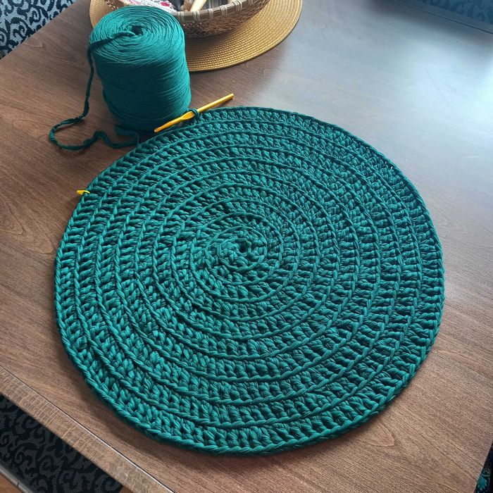 Ръчно изплетен килим