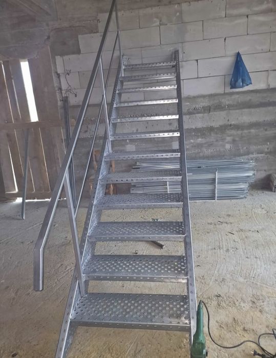 Scări metalice profesionale