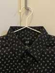 Camasa H&M neagra cu model stilizat alb, marimea M