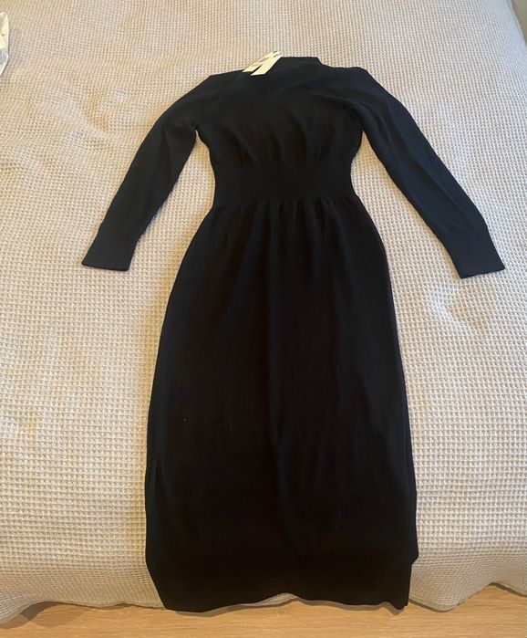 Дълга спортно-елегантна рокля на Calvin Klein