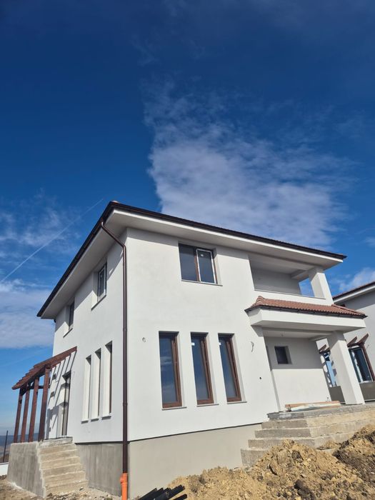 De vanzare casa individuala si duplex ,in loc Dezmir