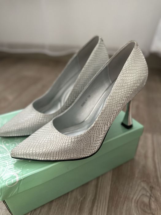 Жаңа киілмеген туфли сатылады