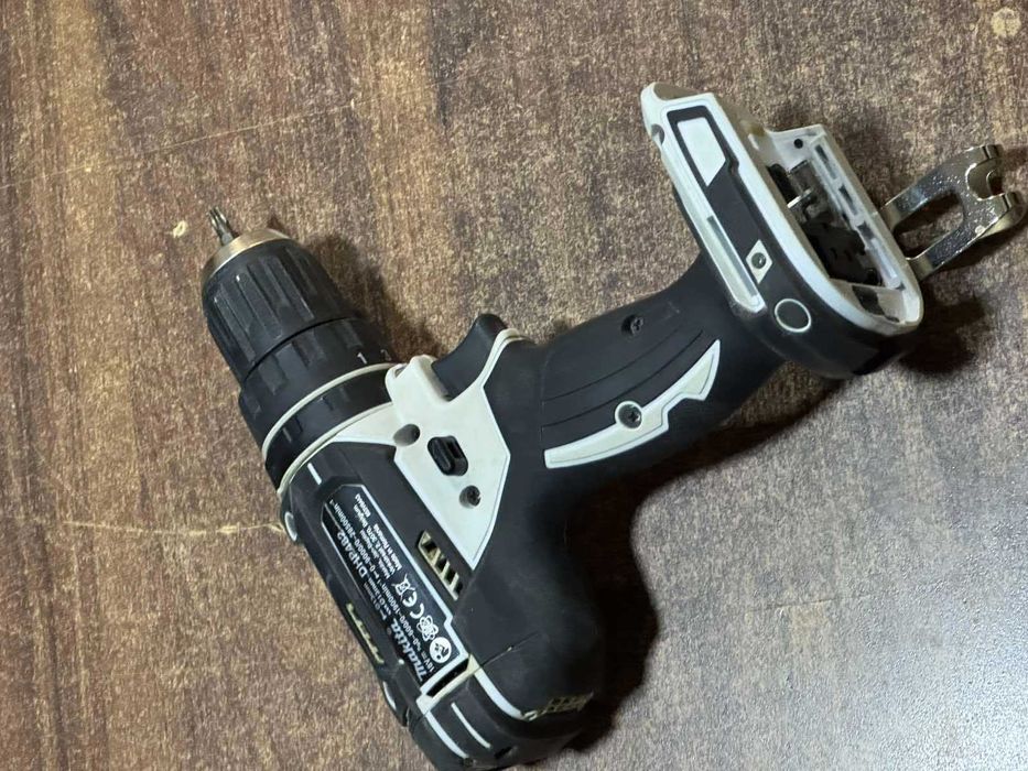 Продавам комплект Makita – винтоверт + батерия + зарядно