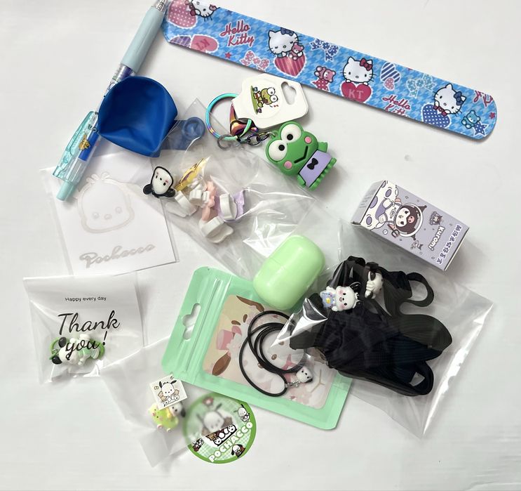 Cutii cu 15 surprize Sanrio noi