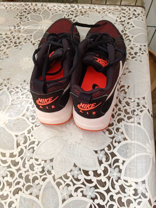 Vând adidas Nike , purtați putin , stare foarte bună.