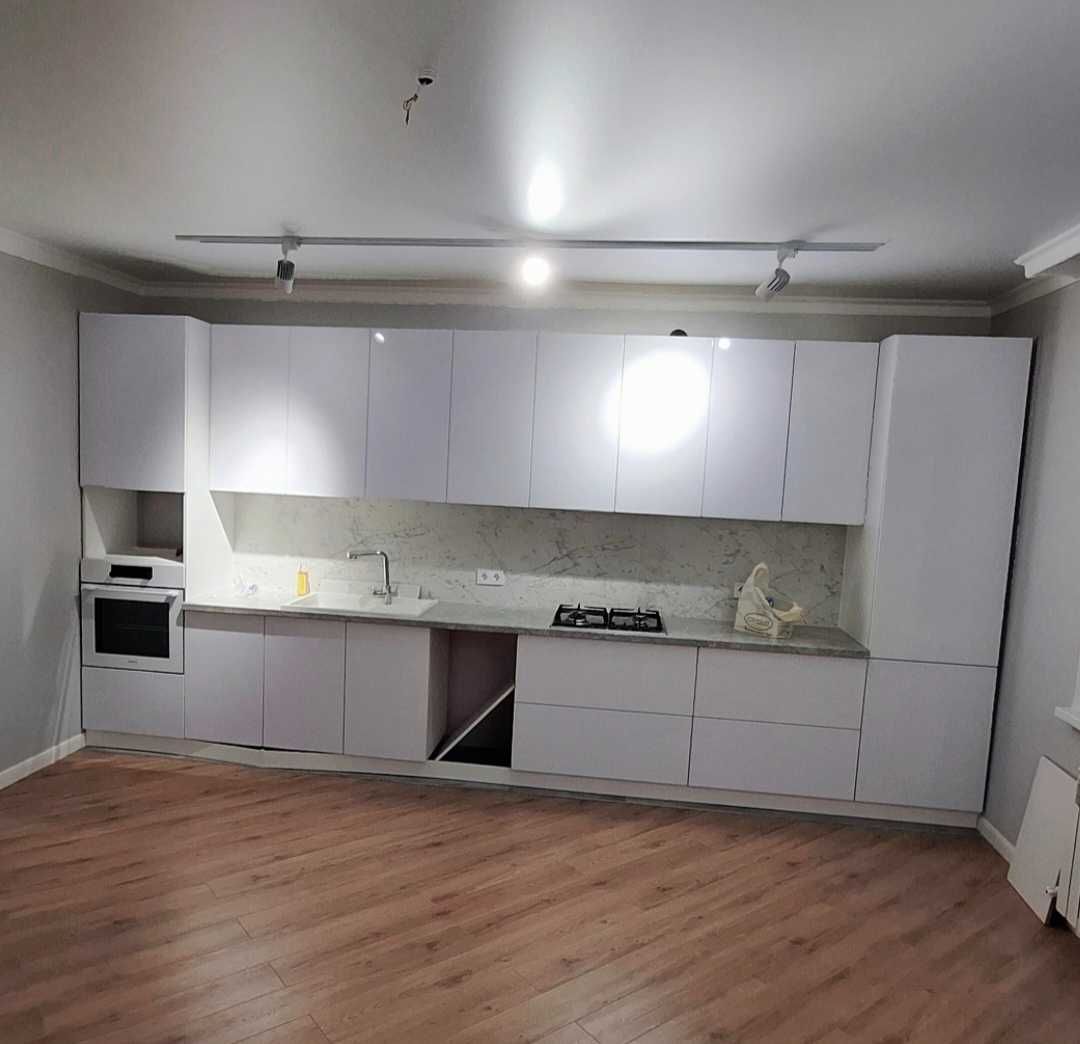 Продам новую кухню 4.6 м