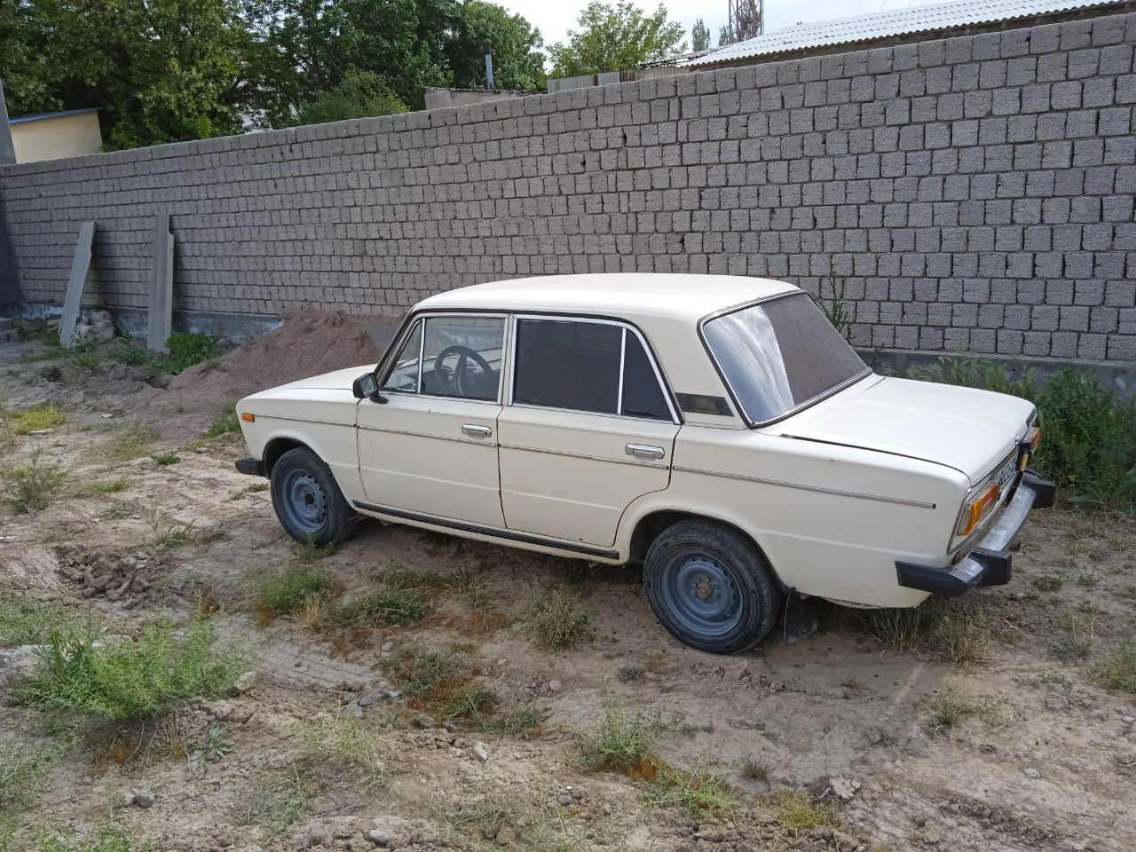 Vaz 2106 sotiladi