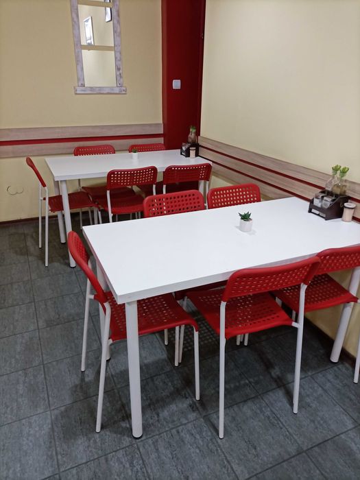 Продавам столове и маси за кафене или заведение