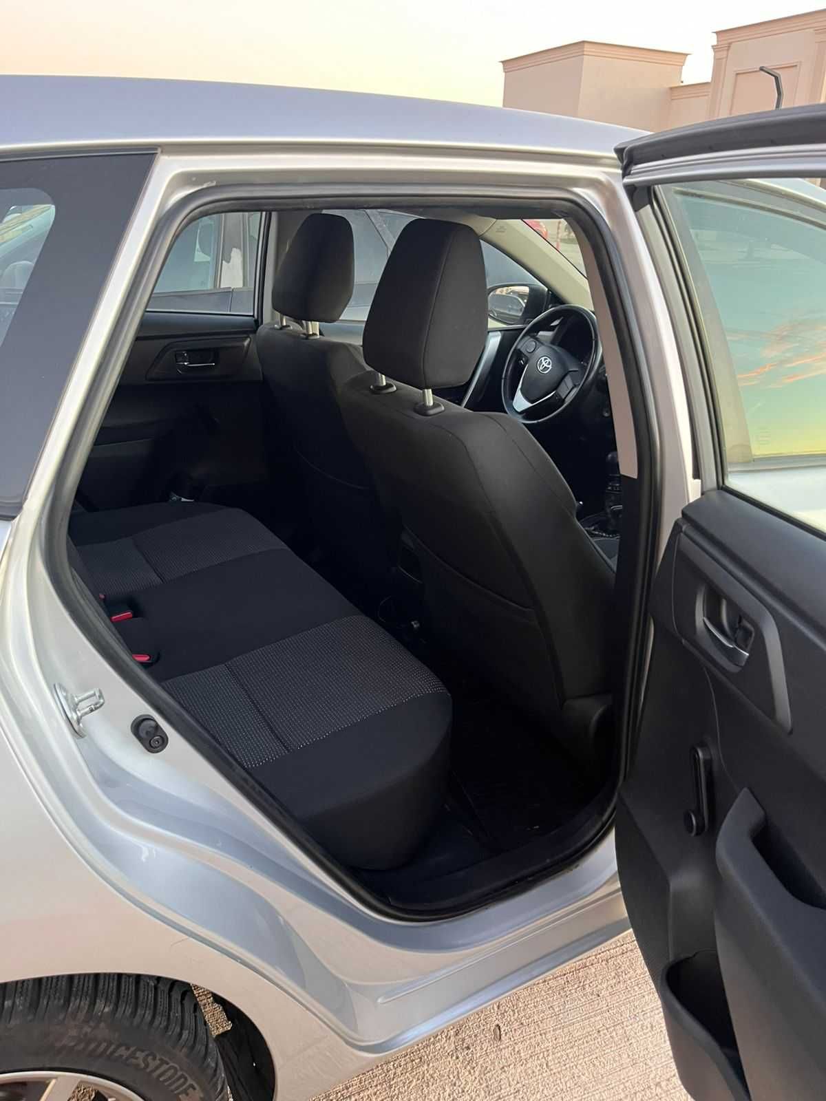 Toyota auris Sistemul este instalat. Sunet și magneți jbl.