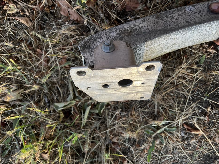 Основа/ греда за предна броня Рено Меган 2