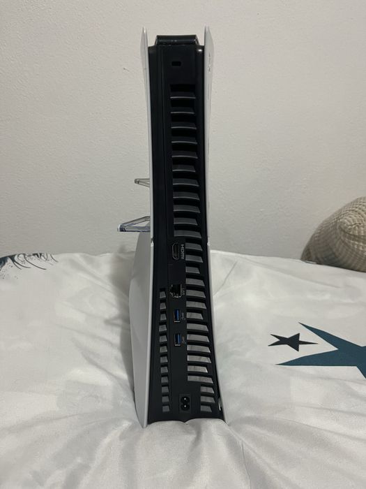 PS5 Slim , cu disc- stare impecabila + 2 controllere