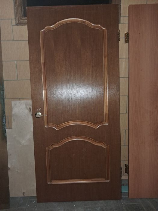 Дверь деревянная