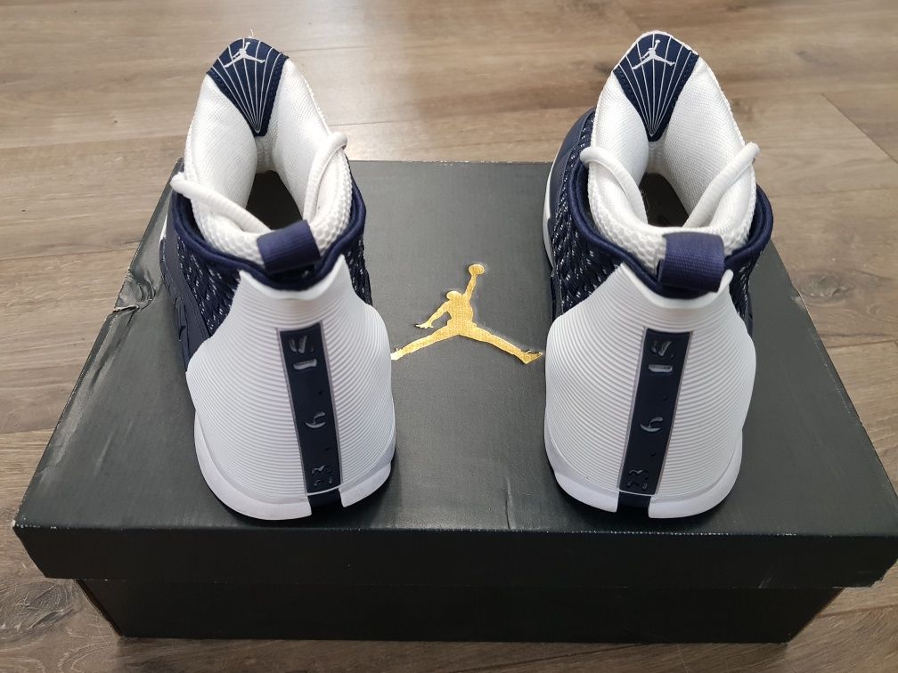 Jordan 15 RETRO (obsidian)