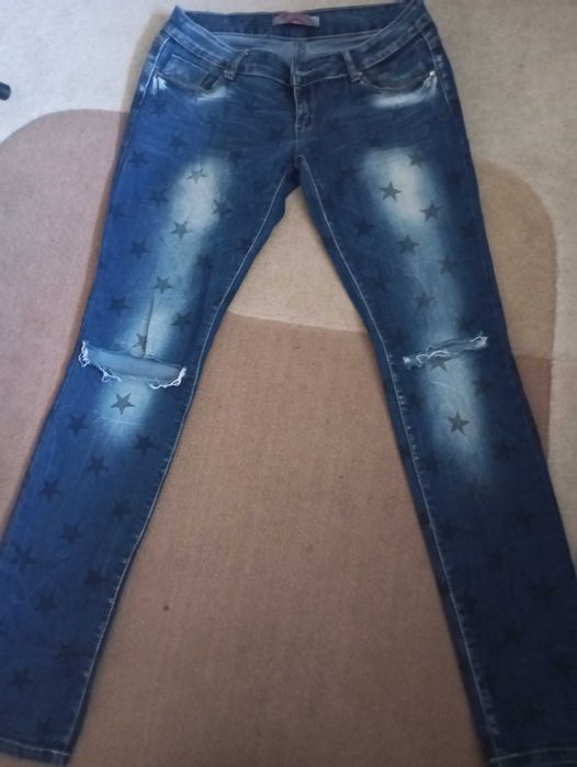 Дамски актуални дънки.