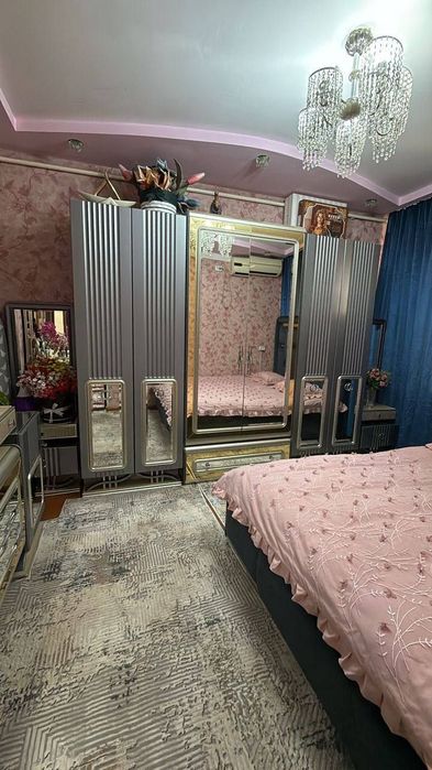 Спалний мебель и стол стуллар сотилади