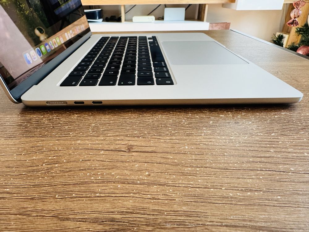 MacBook Air 15” M2 512GB SSD Silver - Като Нов