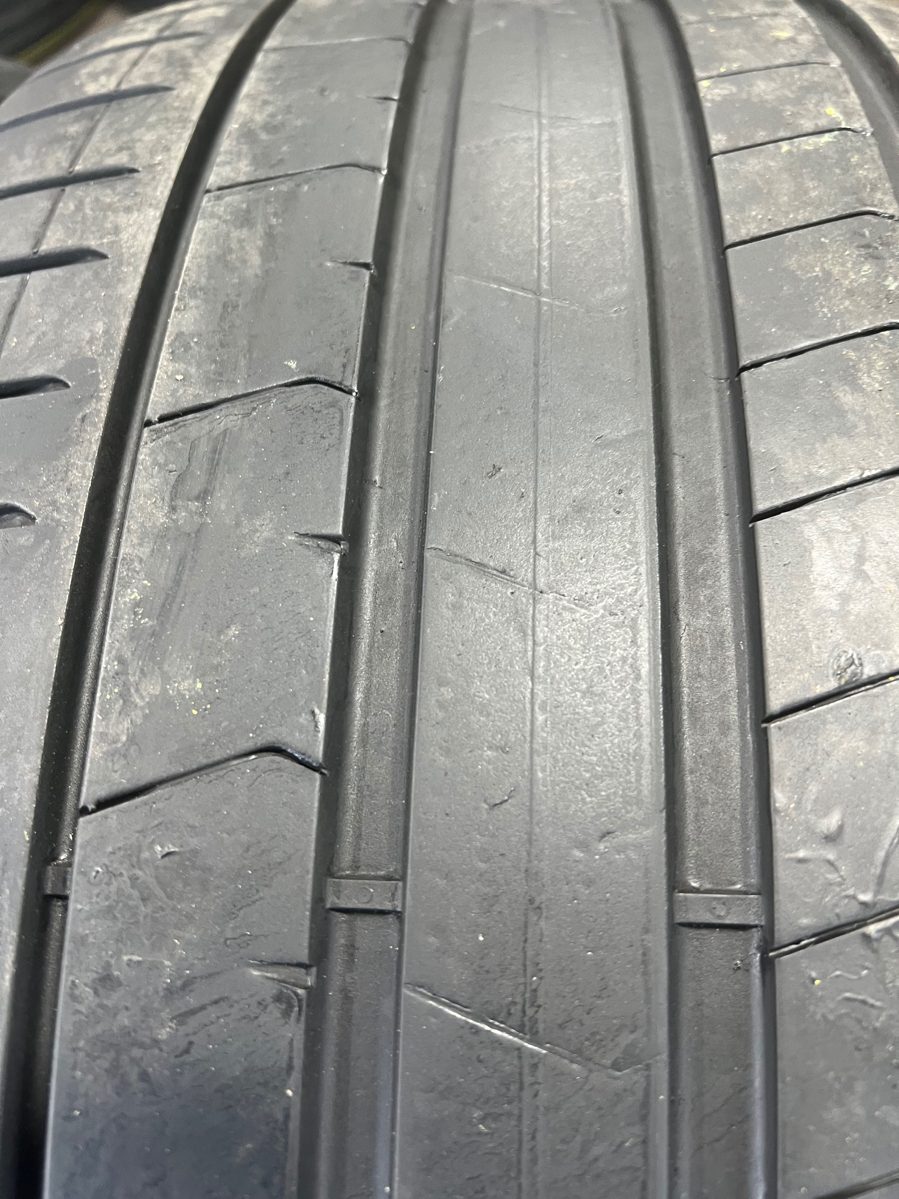 2 anvelope de vara Pirelli pzero RFT 305/40/20