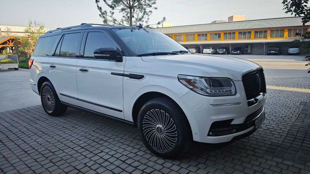 Lincoln Navigator 3.5 AT 4WD Black Label, цвет салона "Шале"