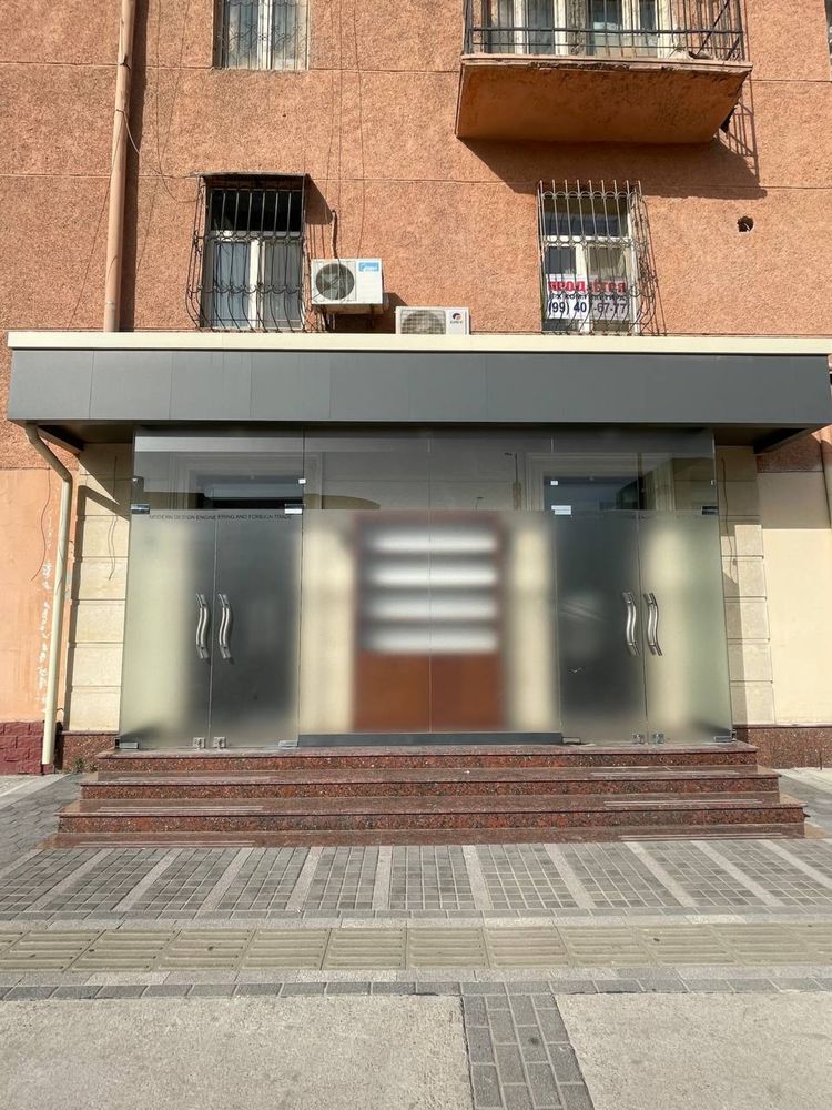 Офис в аренду у дороги 1-я линия вдоль дороги.
