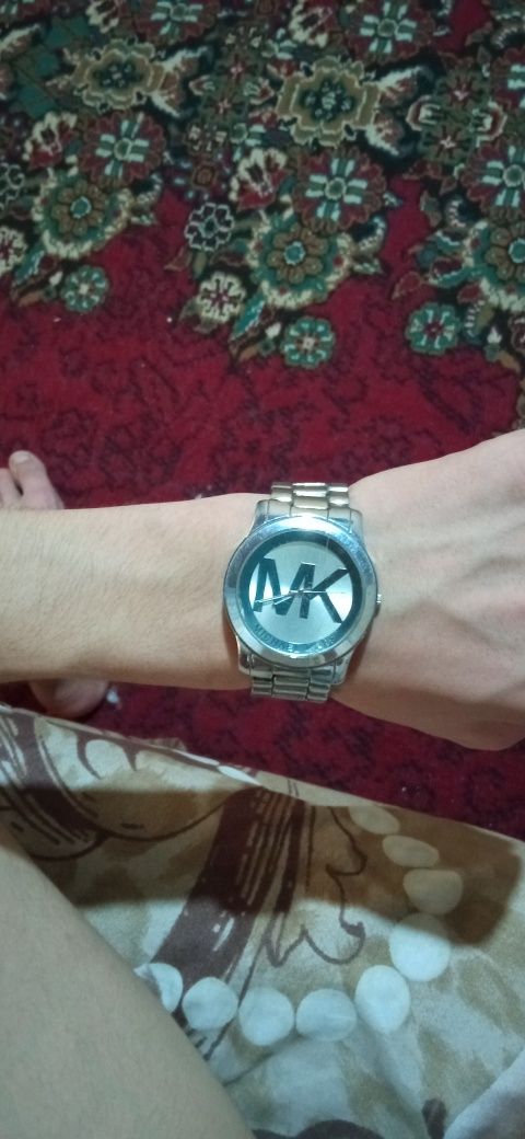 Michael Kors часы продается