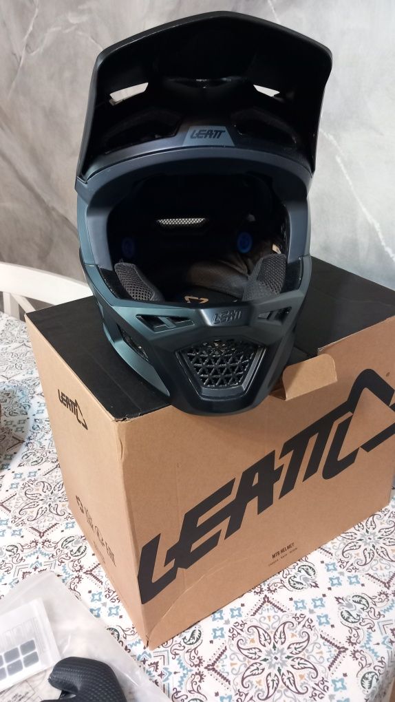 Casca DH full face Leatt Gravity 4.0, marimea L