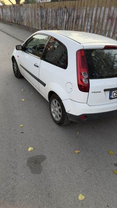 Ford Fiesta 1.4 TDI 68 коня 2007 ЗИМНИ+ЛЕТНИ ГУМИ ПОДАРЪК